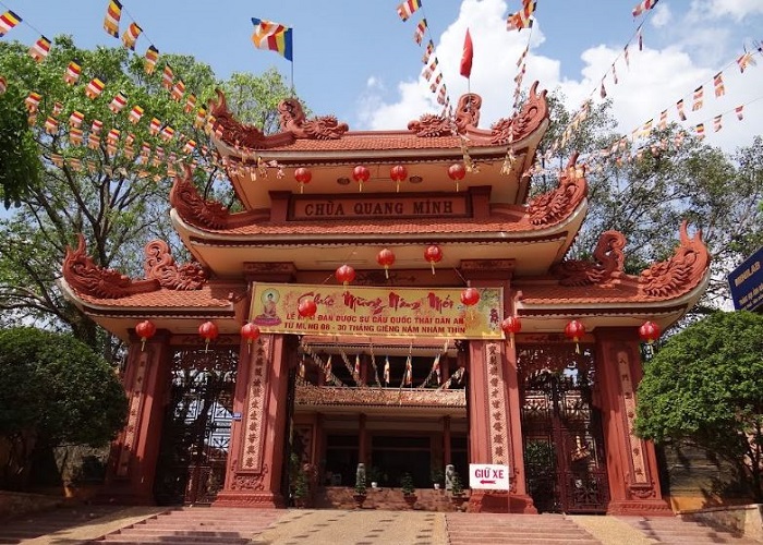 Vãn cảnh chùa Quang Minh Bình Phước trang nghiêm, thanh tịnh