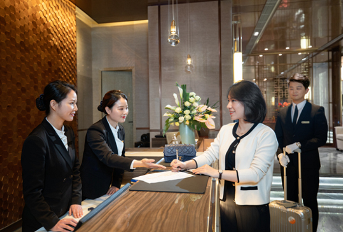 Quy trình tiếp nhận và trả hành lý khách gửi lễ tân khách sạn cần biết 