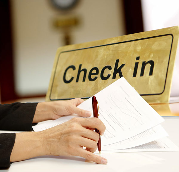 Check-in là gì? Thủ tục check-in tại khách sạn như thế nào?
